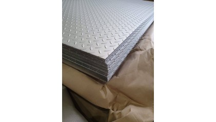 лист нержавеющий рифленый чечевица 1,5 мм 12Х18Н10Т купить в Тюмени