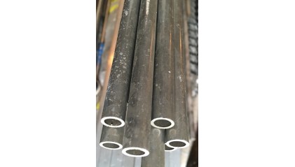 Трубу алюминиевую прессованную 105x5 мм А5 купить в Тюмени