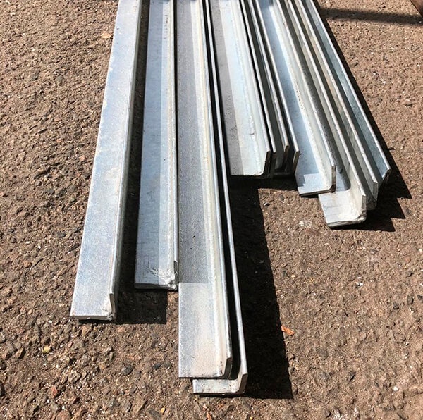 Уголок стальной оцинкованный равнополочный 50x50x5 мм Ст3 ГОСТ 8509-93 фото